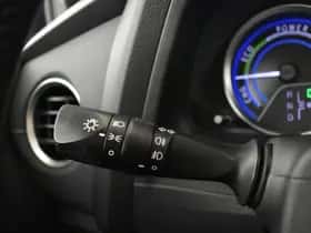 Toyota Auris (2015) thumbnail 16