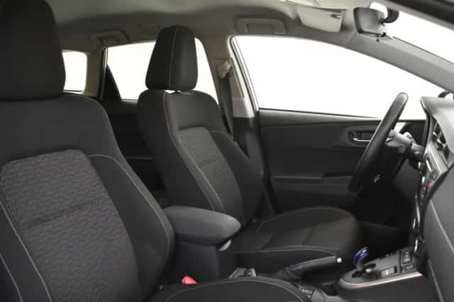 Toyota Auris (2015) thumbnail 3