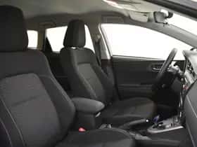 Toyota Auris (2015) thumbnail 3