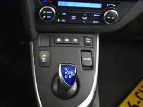 Toyota Auris (2015) thumbnail 21