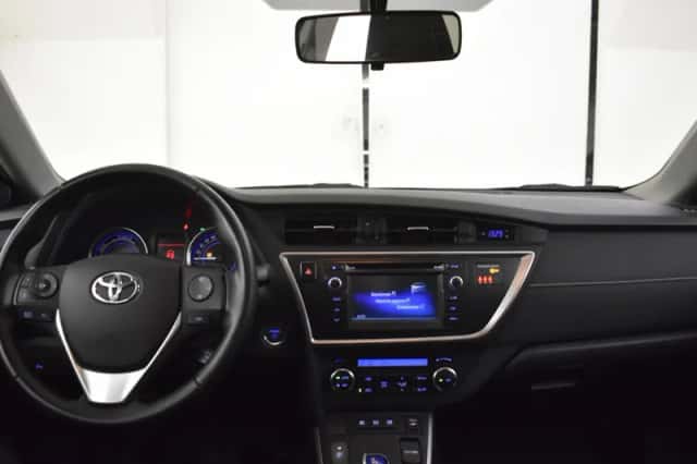 Toyota Auris (2015) thumbnail 4