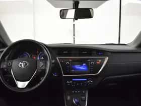 Toyota Auris (2015) thumbnail 4