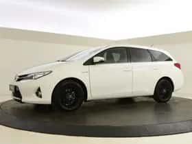 Toyota Auris (2015) thumbnail 5