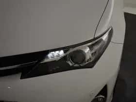 Toyota Auris (2015) thumbnail 8