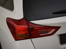 Toyota Auris (2015) thumbnail 10