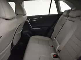 Toyota RAV4 (2021) thumbnail 16