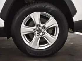 Toyota RAV4 (2021) thumbnail 17