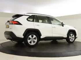 Toyota RAV4 (2021) thumbnail 5