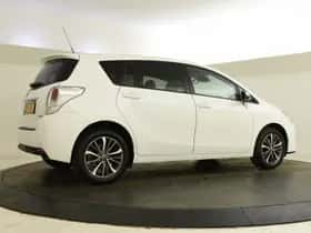 Toyota Verso (2016) thumbnail 2