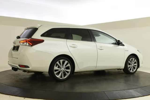 Toyota Auris (2018) thumbnail 2