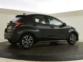 Toyota Yaris (2022) thumbnail 2