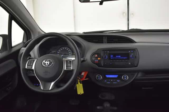 Toyota Yaris (2020) thumbnail 3