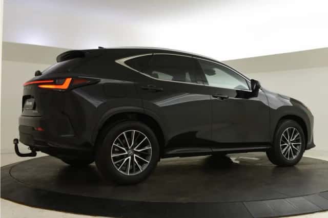 Lexus NX (2025) thumbnail 2
