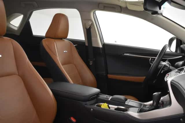 Lexus NX (2018) thumbnail 3