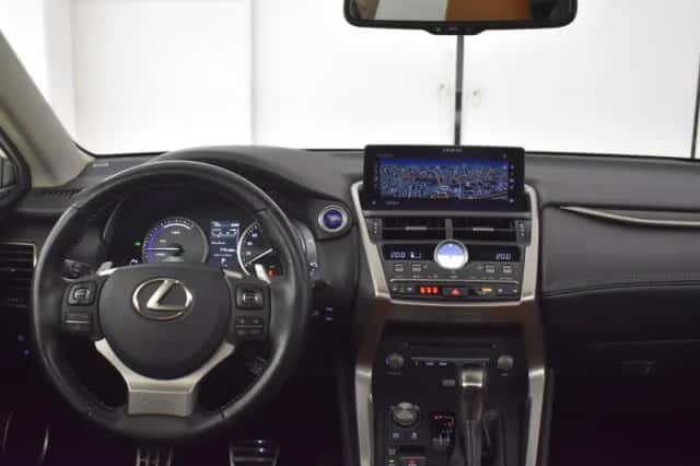 Lexus NX (2018) thumbnail 4