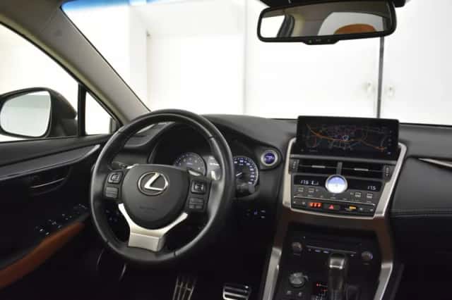 Lexus NX (2018) thumbnail 4