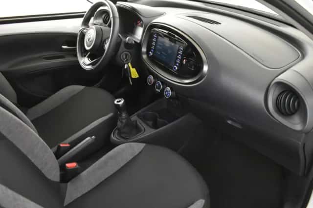Toyota Aygo (2023) thumbnail 3