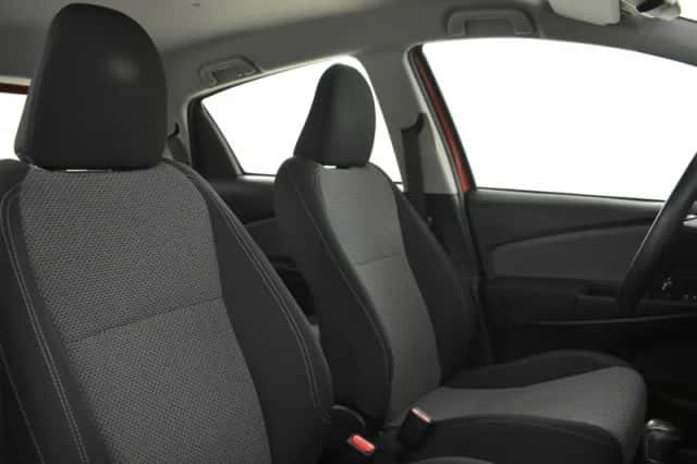 Toyota Yaris (2016) thumbnail 3