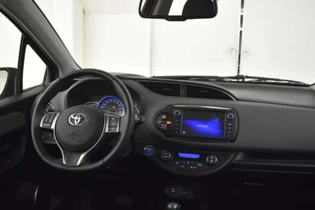 Toyota Yaris (2016) thumbnail 4