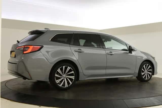 Toyota Corolla (2021) thumbnail 2