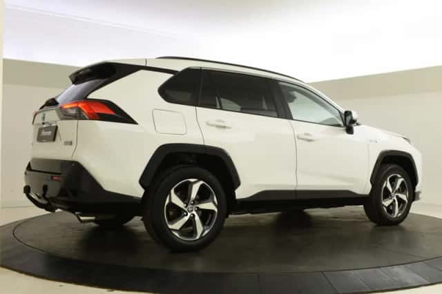 Toyota RAV4 (2022) thumbnail 2