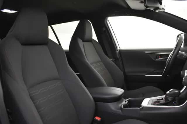 Toyota RAV4 (2022) thumbnail 3
