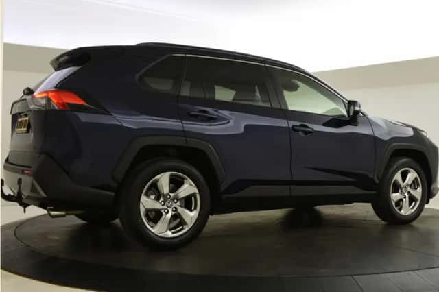 Toyota RAV4 (2020) thumbnail 2