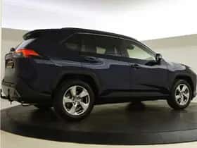 Toyota RAV4 (2020) thumbnail 2