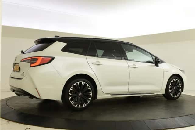 Toyota Corolla (2021) thumbnail 2