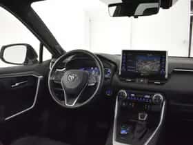 Toyota RAV4 (2021) thumbnail 3