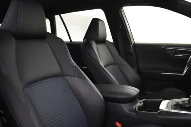Toyota RAV4 (2024) thumbnail 4