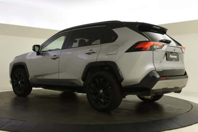 Toyota RAV4 (2024) thumbnail 6