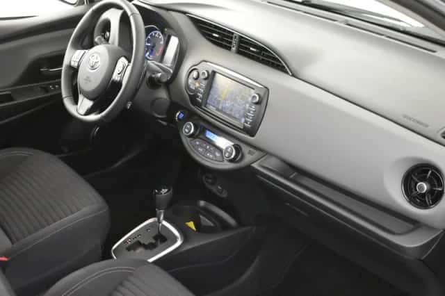 Toyota Yaris (2020) thumbnail 3