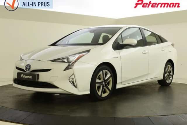 Toyota Prius (2017) thumbnail 1