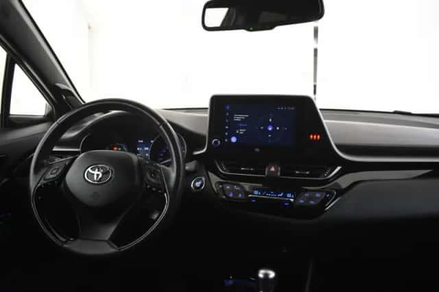 Toyota C-HR (2022) thumbnail 3