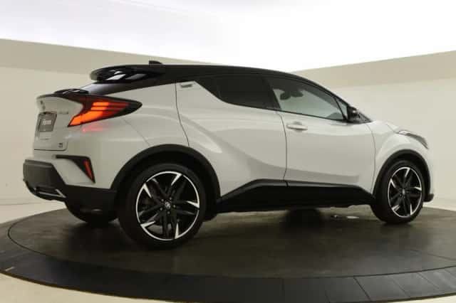 Toyota C-HR (2022) thumbnail 5
