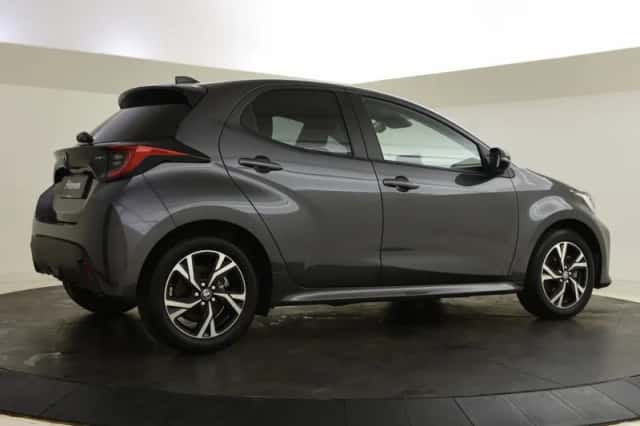 Toyota Yaris (2025) thumbnail 2