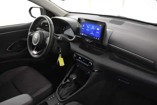 Toyota Yaris (2025) thumbnail 3
