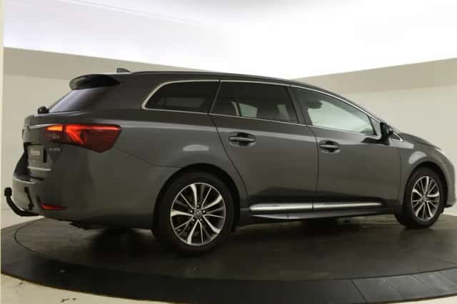 Toyota Avensis (2017) thumbnail 2