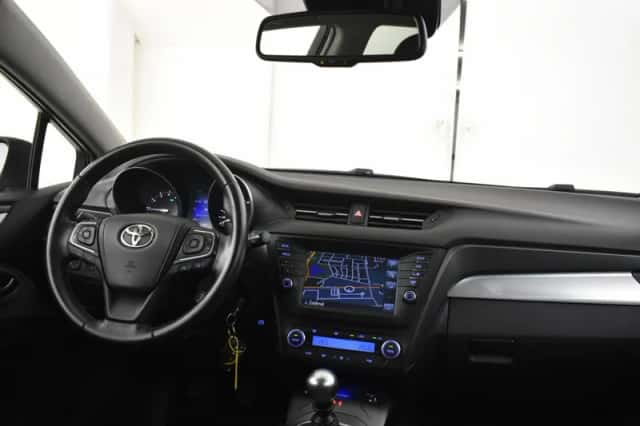 Toyota Avensis (2017) thumbnail 4