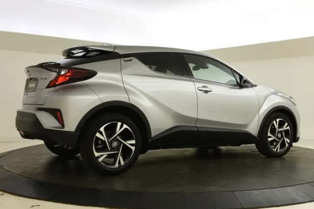 Toyota C-HR (2023) thumbnail 2