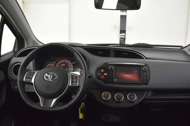 Toyota Yaris (2016) thumbnail 4