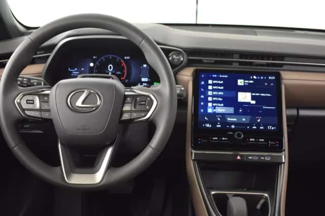 Lexus LBX (2025) thumbnail 4