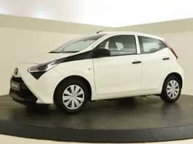 Toyota Aygo (2021) thumbnail 2