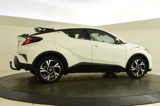 Toyota C-HR (2023) thumbnail 2