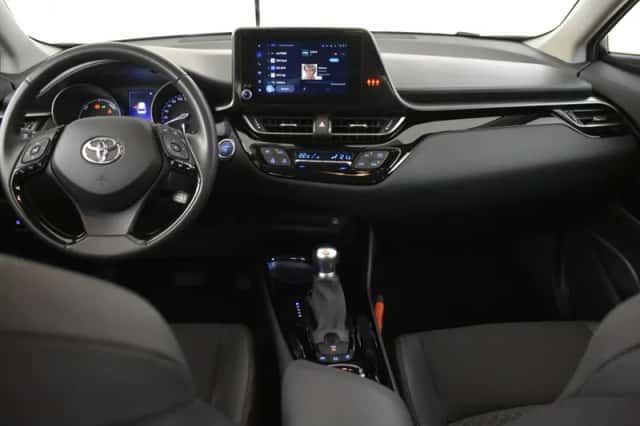 Toyota C-HR (2023) thumbnail 4