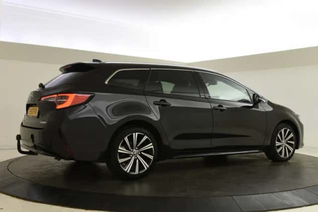 Toyota Corolla (2023) thumbnail 2