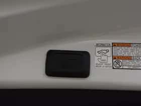 Toyota RAV4 (2018) thumbnail 19