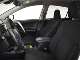 Toyota RAV4 (2018) thumbnail 4