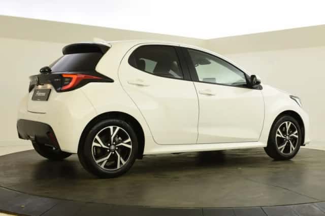 Toyota Yaris (2024) thumbnail 2